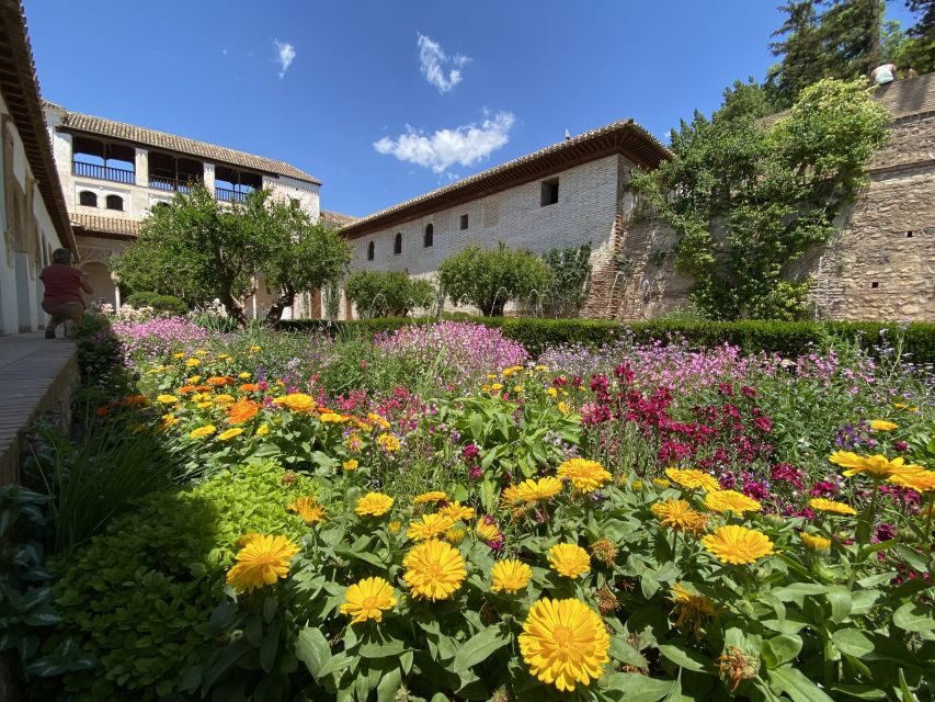 Granada: Alhambra, Alcazaba, and Generalife Private Tour - Why this private 3-hour format fits the Alhambra best