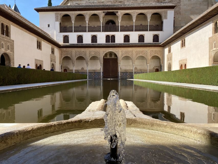 Granada: Alhambra, Alcazaba, and Generalife Private Tour - Timing, meeting point, and what to bring (so you don’t lose momentum)