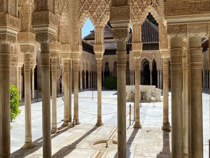 Granada: Alhambra, Alcazaba, and Generalife Private Tour - Skipping the ticket line means you start seeing right away