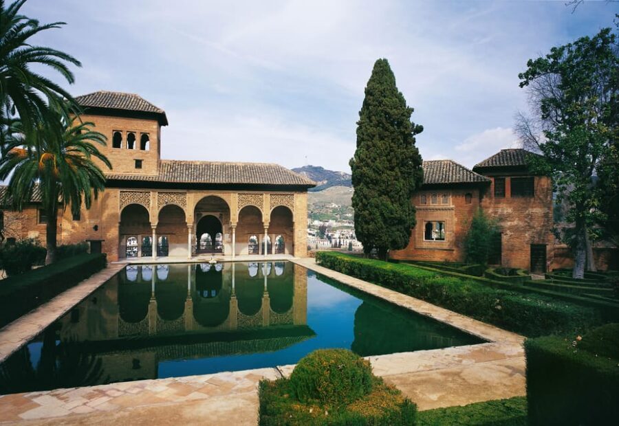 Granada: Alhambra, Alcazaba, and Nasrid Palaces Tour - Nasrid Palaces: the sultan’s home, patios, and the ambassador room