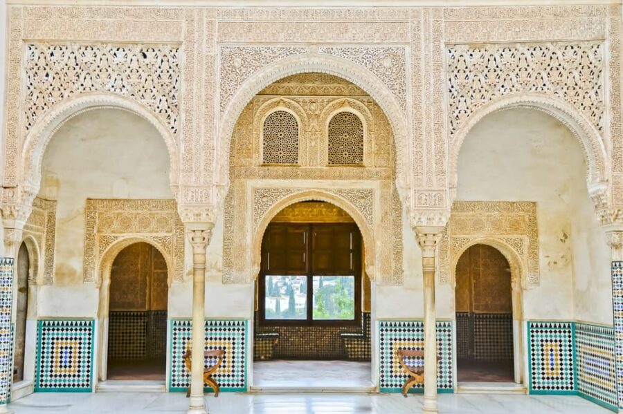 Granada: Alhambra and Albaicín Small Group Tour - Should You Book This Alhambra and Albaicín Tour?