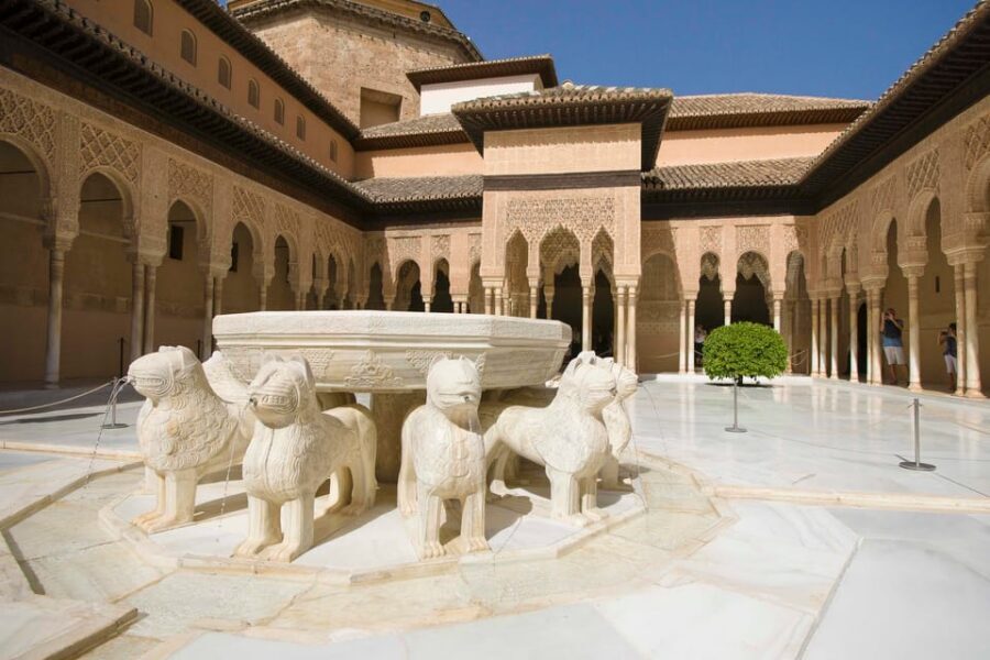 Granada: Alhambra and Albaicín Small Group Tour - Generalife Gardens: Your Morning Reset in 45 Minutes