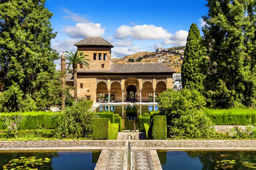 Granada: Alhambra and Albaicín Small Group Tour - Albaicín: Granada’s Old Neighborhood on Slippery Stairs