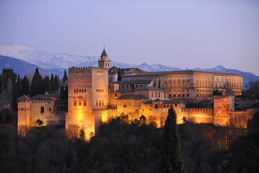 Granada: Alhambra and Generalife Garden Ticket & Guided Tour - The 30-minute Alhambra guided walk: where the story starts