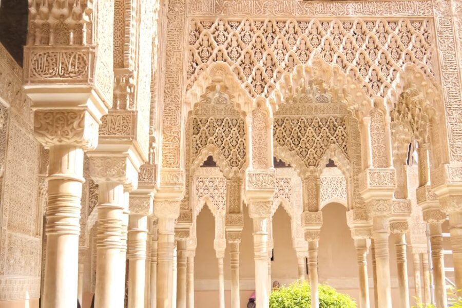 Granada: Alhambra and Generalife Private Fast-Track Tour - Key reasons this fast-track guide works