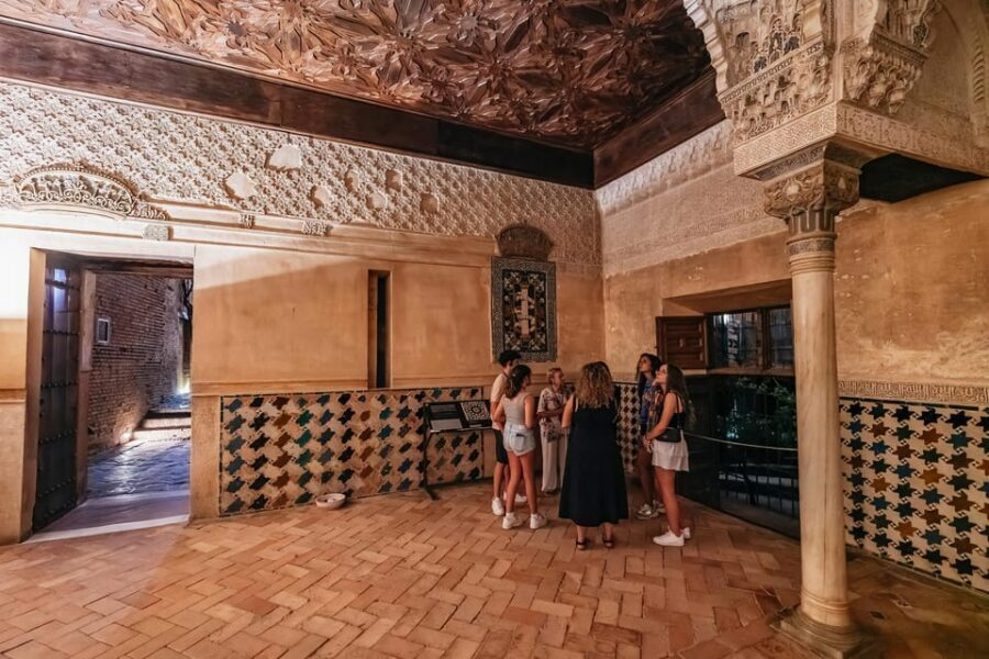 Granada: Alhambra and Nasrid Palaces Guided Tour at Night - What’s Included (and Why the $64 Price Can Make Sense)