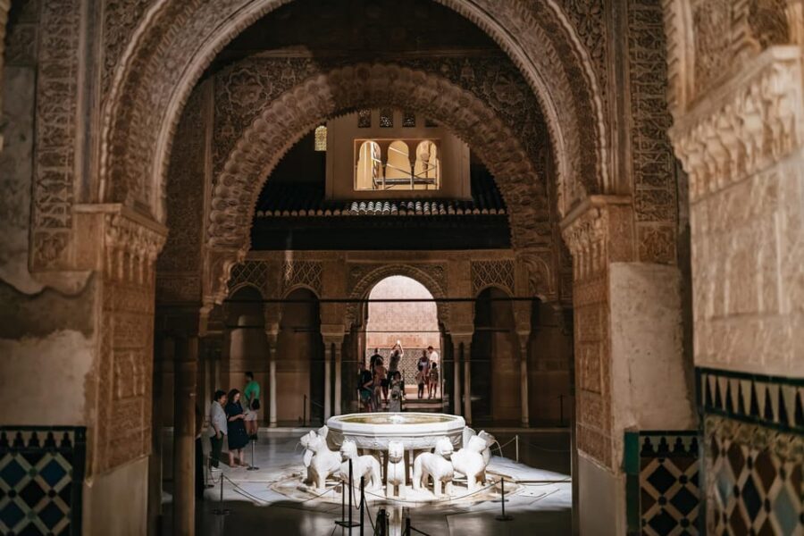 Granada: Alhambra and Nasrid Palaces Guided Tour at Night - Palace of Charles V: The Big Renaissance Contrast