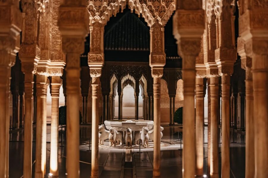 Granada: Alhambra and Nasrid Palaces Guided Tour at Night - Meeting Your Guide and Getting Into the Alhambra Game Plan