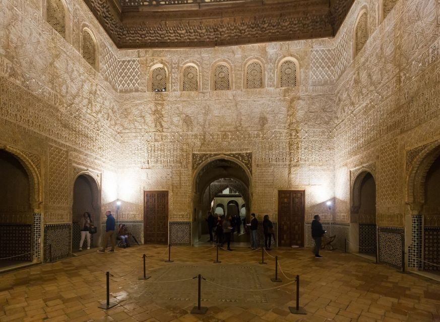Granada: Alhambra and Nasrid Palaces Private Tour - Quick hits on this private Alhambra experience