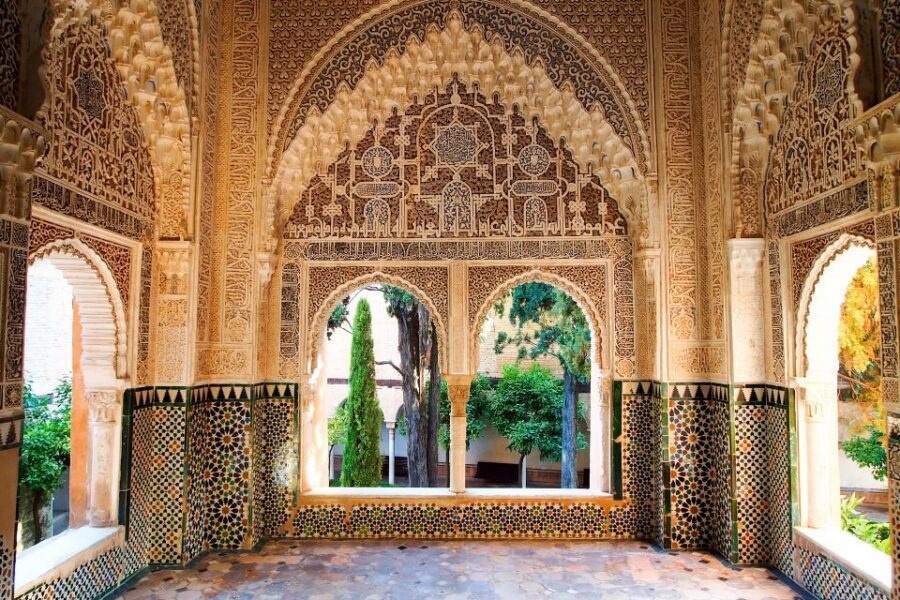 Granada: Alhambra and Nasrid Palaces Private Tour - When the Alhambra changes your route: what you should expect