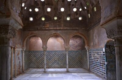 Granada: Alhambra and Nasrid Palaces Private Tour - Meet at the Welcome Visitor Centre: plan your arrival like a pro