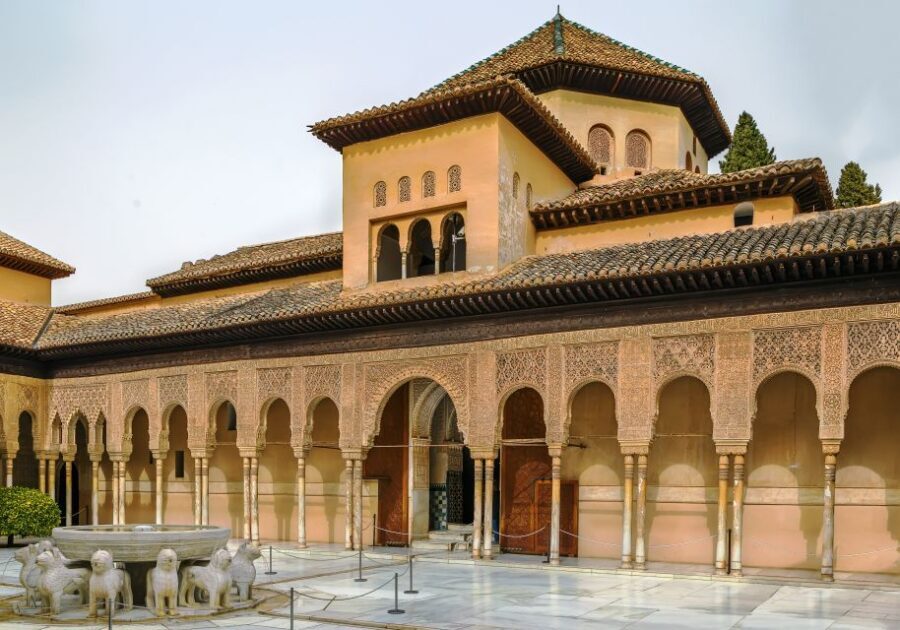 Granada: Alhambra and Nasrid Palaces Private Tour - A 3.5-hour private tour that doesn’t feel rushed