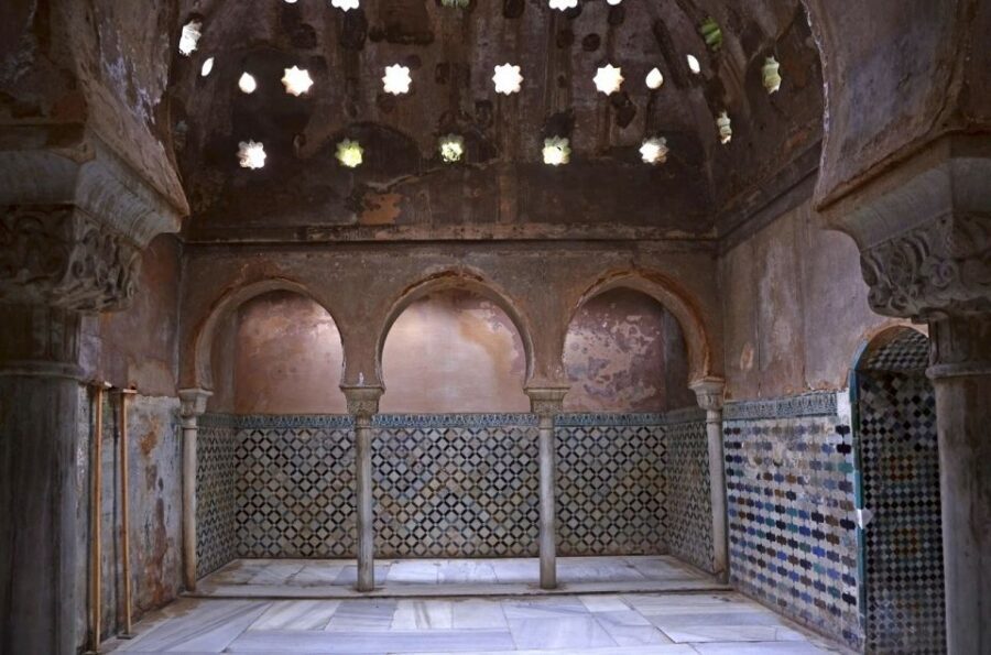 Granada: Alhambra and Nasrid Palaces Private Tour - Meet at the Welcome Visitor Centre: plan your arrival like a pro