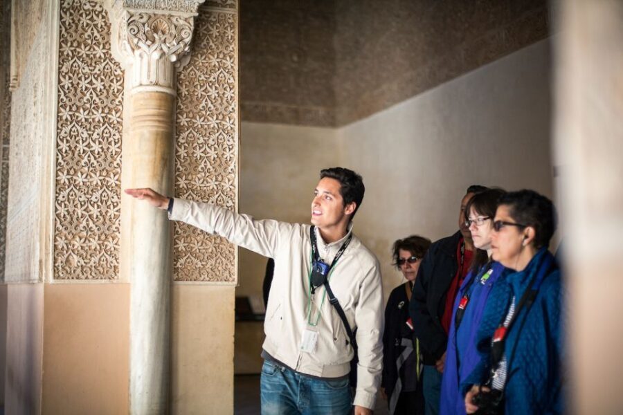 Granada: Alhambra and Nasrid Palaces Small Guided Tour - Entering Alhambra with fewer headaches than self-guided