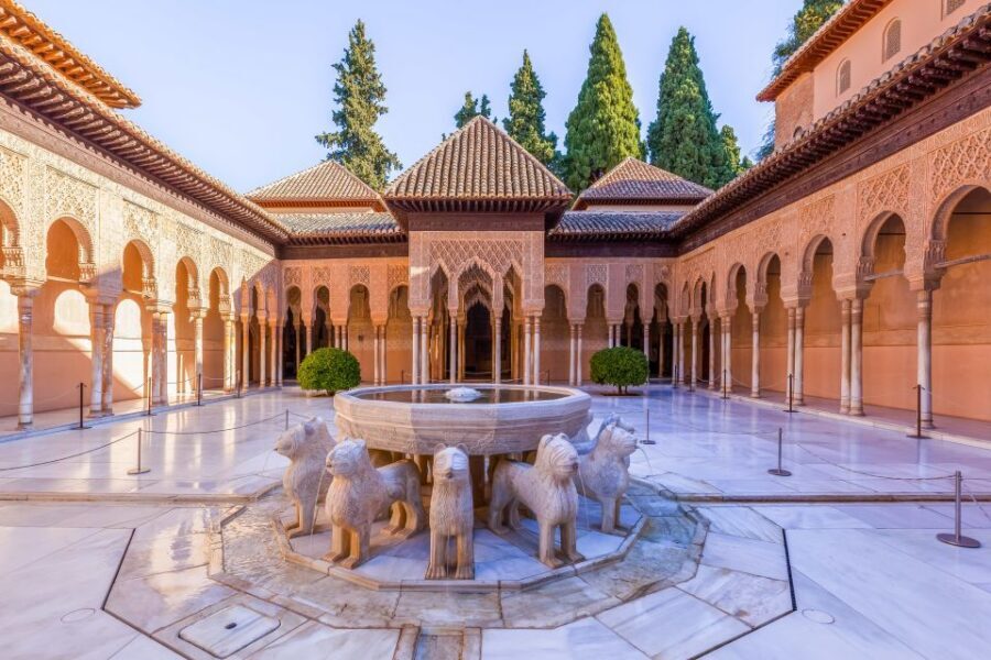 Granada: Alhambra and Nasrid Palaces Small Guided Tour - Nasrid Palaces: Mexuar, Comares, and Leones without getting lost