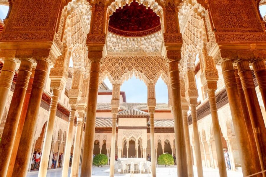 Granada: Alhambra and Nasrid Palaces Small Guided Tour - Court of the Lions: the moment you’ll understand more than you’ll see