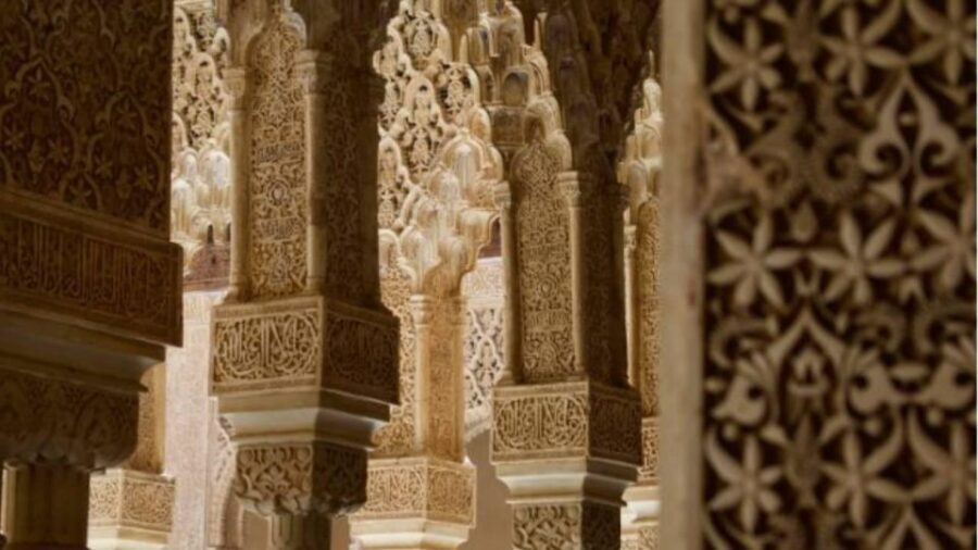 Granada: Alhambra and Nasrid Palaces Tour without Tickets - Alcazaba Fortress: panoramic views that make Granada click