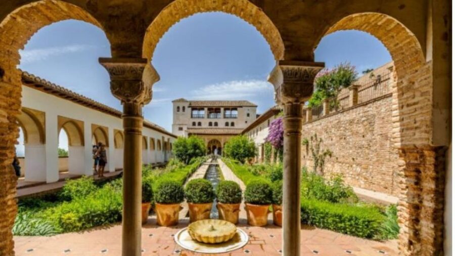 Granada: Alhambra and Nasrid Palaces Tour without Tickets - The guide experience: languages, headsets, and real-world quality