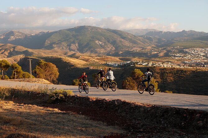 Granada: Alhambra and Sierra Nevada Sunset Views by E-Bike - Stop 4: Sacromonte cave houses and flamenco traditions