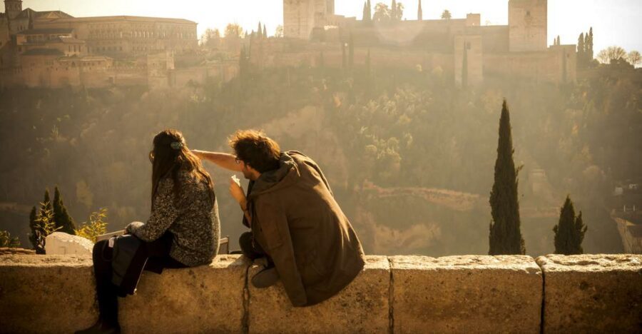 Granada: Alhambra, Cathedral, Royal Chapel and Albayzin tour - Key things that make this tour work