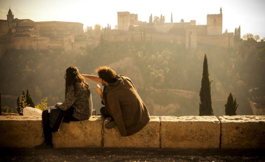 Granada: Alhambra, Cathedral, Royal Chapel and Albayzin tour - Albayzín and Sacromonte: the guided walk that turns sights into a story
