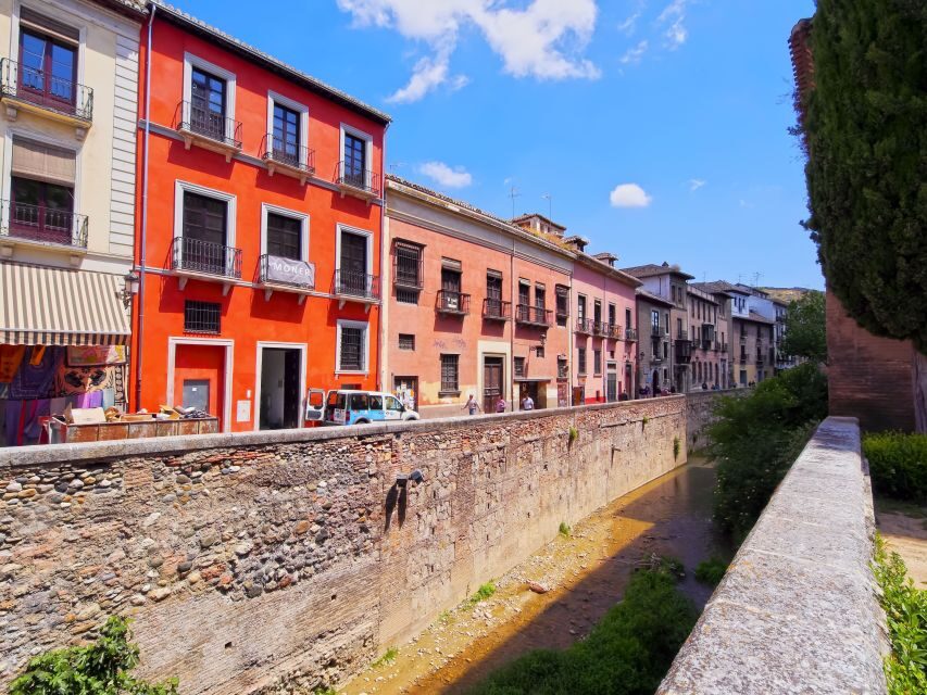 Granada: Alhambra, Cathedral, Royal Chapel and Albayzin tour - Granada Cathedral and Royal Chapel: the history right beside the old streets