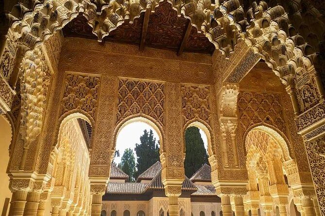 Granada: Alhambra Comlex + Nasrid Palaces + Alcazaba Guided Tour - Skip-the-line and fast-track: what you gain (and what you still must do)