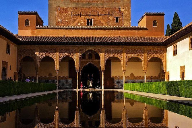Granada: Alhambra Comlex + Nasrid Palaces + Alcazaba Guided Tour - Generalife gardens and the Alhambra Forest: a breather that still feels like history