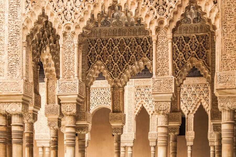Granada: Alhambra Fast-Track Guided Tour - Nasrid Palaces in 90 minutes: how to not feel overwhelmed