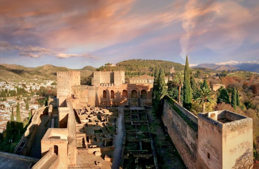 Granada: Alhambra Fast-Track Guided Tour - The 3-hour route and why the order matters
