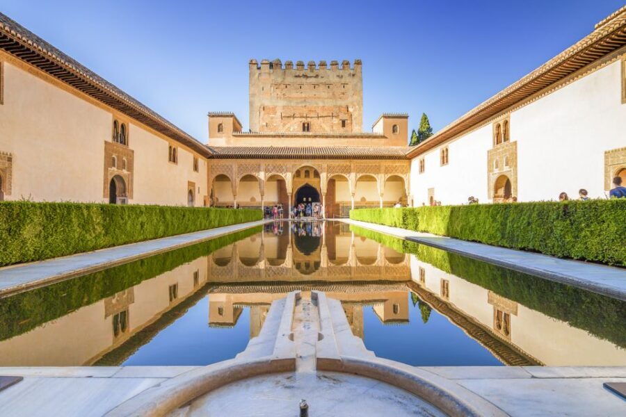 Granada: Alhambra Gardens, Generalife & Alcazaba Guided Tour - Starting at the Welcome Visitor Center: where your time actually saves
