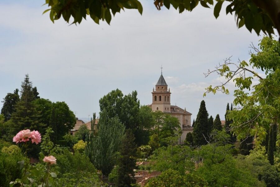 Granada: Alhambra Gardens, Generalife & Alcazaba Guided Tour - High Gardens viewpoints: the moment the whole complex clicks