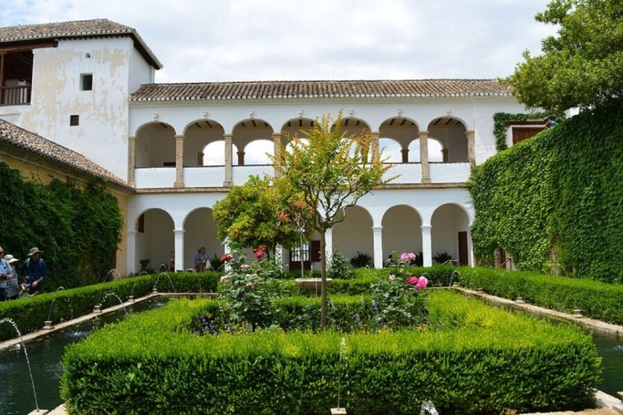 Granada: Alhambra Gardens, Generalife & Alcazaba Guided Tour - The Nasrid Palaces stop: good orientation, but no entry