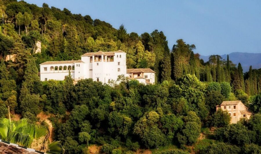 Granada: Alhambra Gardens, Generalife & Alcazaba Guided Tour - Logistics that matter on a 2-hour Alhambra day