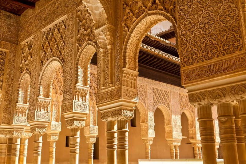 Granada: Alhambra & Gardens Tour w/Nasrid Palaces Option - Getting started at Granavisión Welcome Visitor Centre (and why check-in matters)