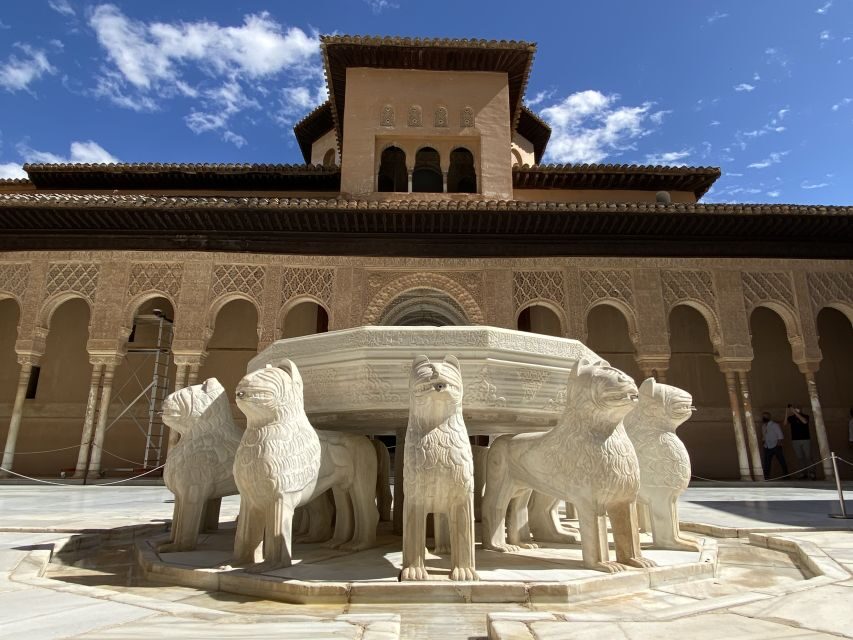 Granada: Alhambra & Generalife Fast-Track Guided Tour - Alcazaba Fortress and Charles V: Two Different Eras in One Complex