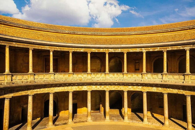 Granada: Alhambra, Generalife & Nasrid Palaces Guided Tour - How the 2.5 hours work in real life: pacing and audio