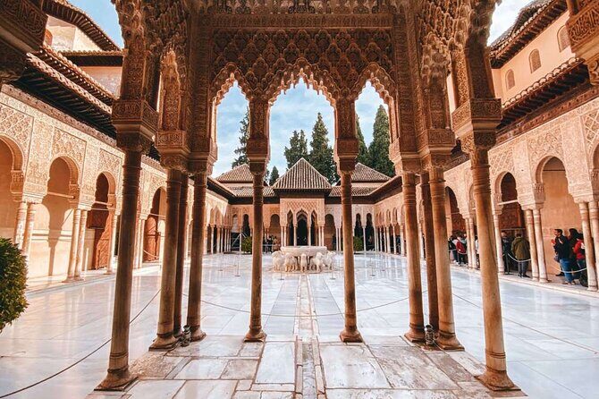 Granada Alhambra Group Tour includes Nazaries Palaces - Walking, Crowds, and Pacing: Your Comfort Checklist
