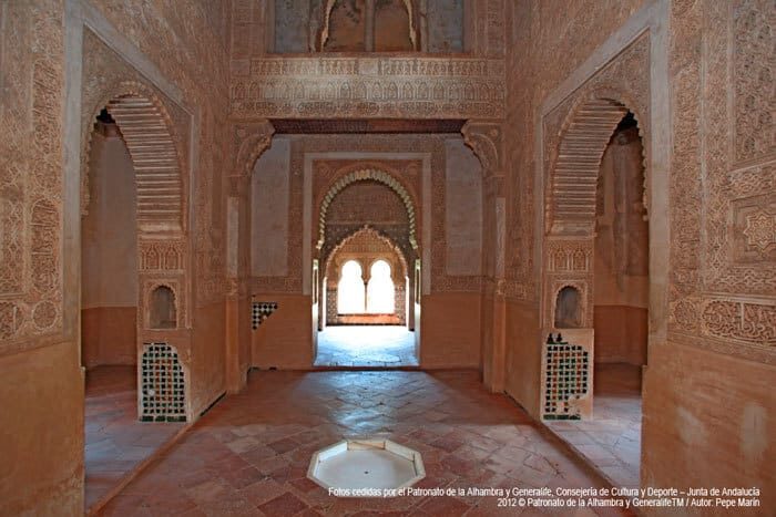 Granada: Alhambra Guided Tour and Flamenco Show - Transport and meeting points: the part you should double-check