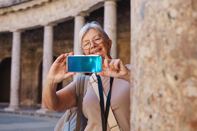 Granada: Alhambra Guided Tour including Nasrid Palaces - Entering the Alhambra With a Real Route, Not Just Tickets
