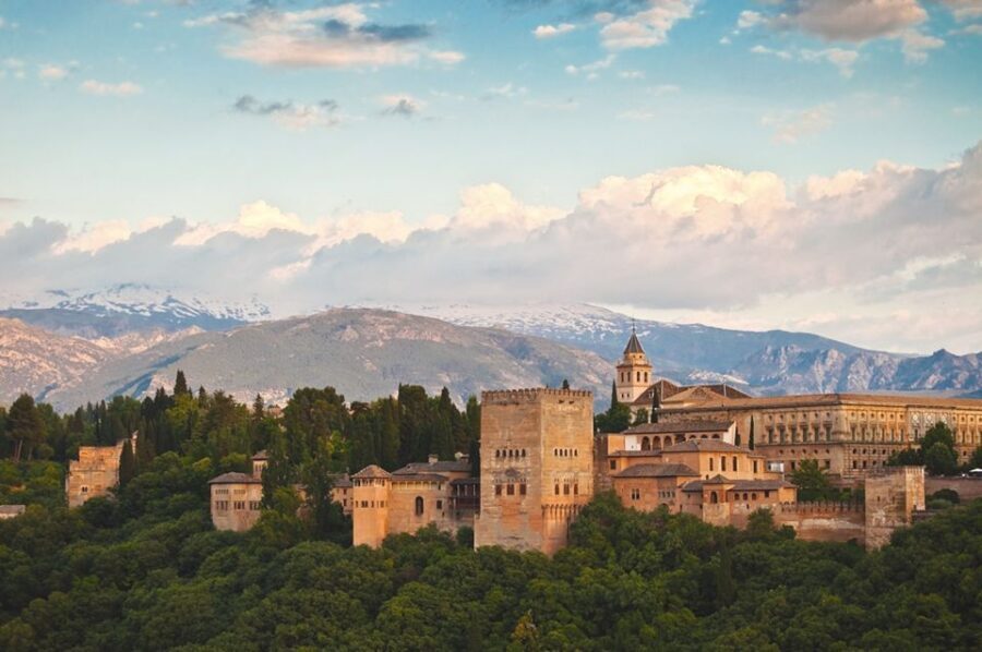 Granada: Alhambra Guided Tour with Nasrid Palaces - Key things that make this Alhambra + Nasrid Palaces tour worth it
