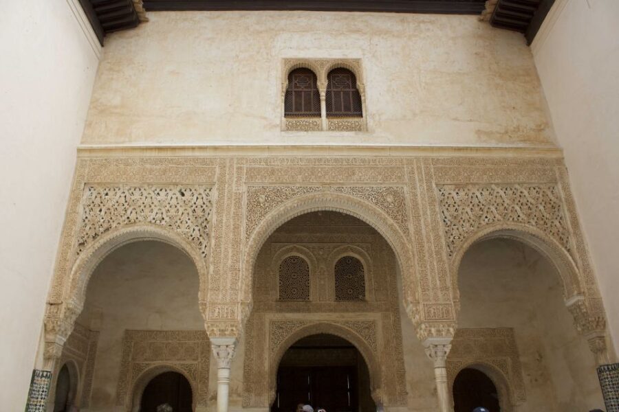 Granada: Alhambra Guided Tour with Nasrid Palaces - Who this tour fits best (and who should think twice)