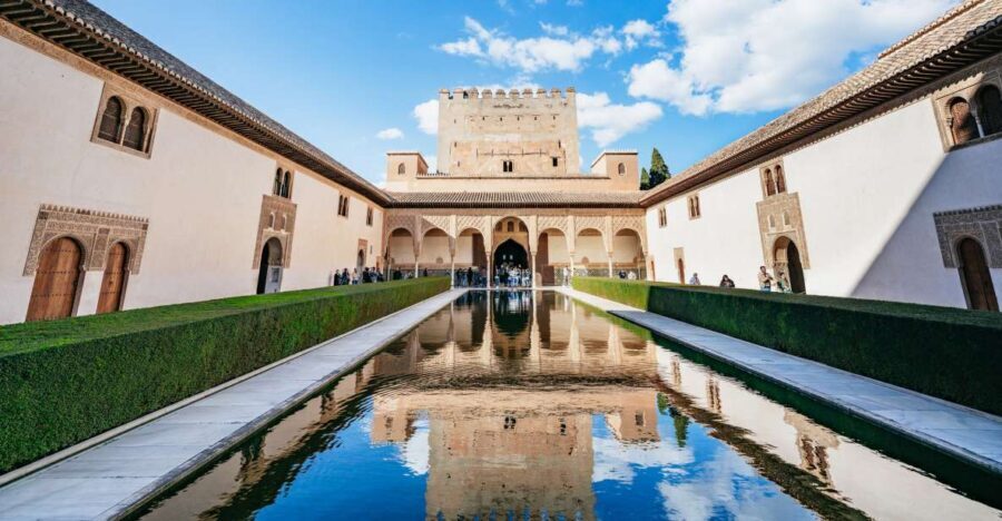 Granada: Alhambra Guided Tour with Nasrid Palaces & Gardens - Key highlights to look forward to