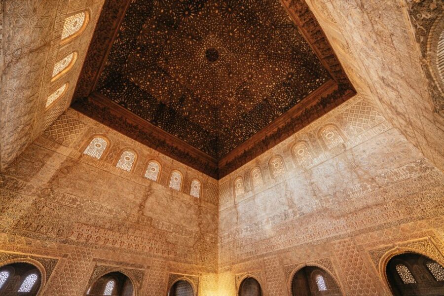 Granada: Alhambra Guided Tour with Nasrid Palaces & Gardens - Nasrid Palaces: courtyards, reception halls, and the details that make it click