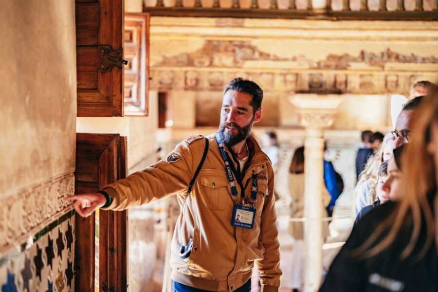 Granada: Alhambra Guided Tour with Nasrid Palaces & Gardens - Timing notes that actually matter for your visit
