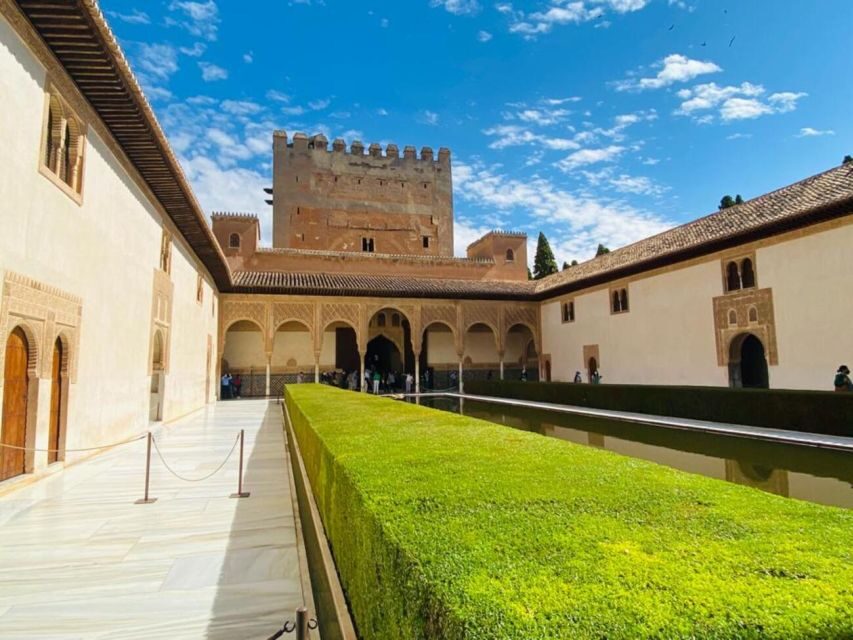 Granada: Alhambra Guided Tour with Nasrid Palaces - Generalife Stops: where the water sounds start (and the walking stays manageable)