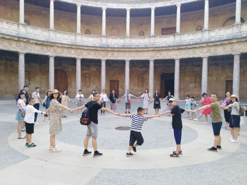 Granada: Alhambra, Nasrid Palaces, & Generalife Guided Tour - Generalife: gardens with a slower pace (and better breathing room)