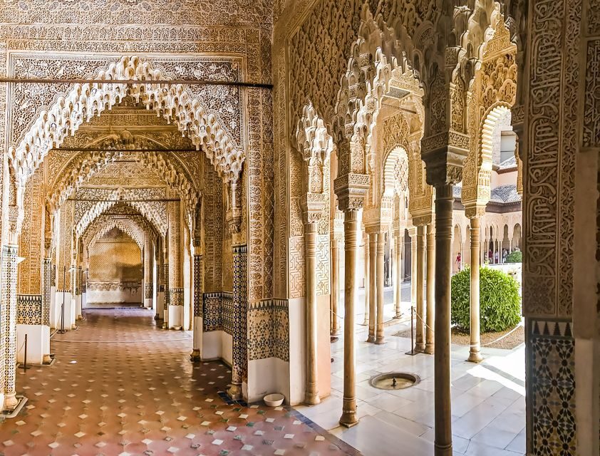Granada: Alhambra & Nasrid Palaces Tour with Tickets - Why This Alhambra Tour Works Better Than Wandering