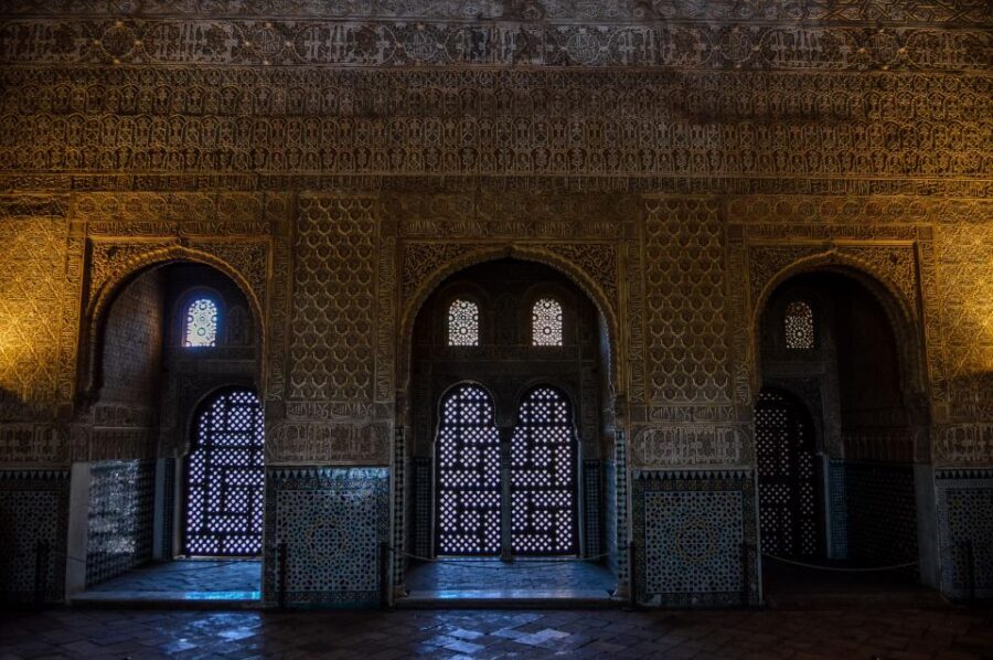 Granada: Alhambra Night Visit Entry Ticket - Crowds, start times, and why pacing can vary