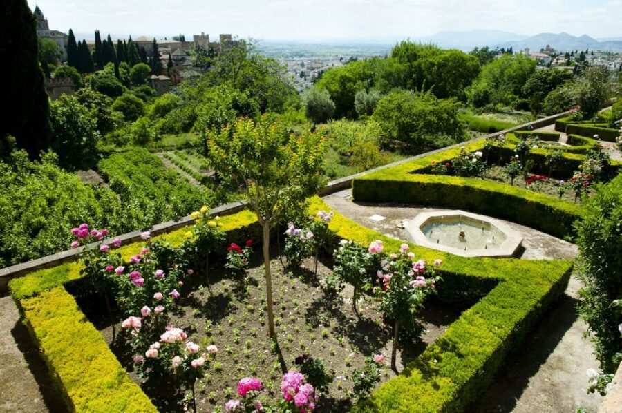 Granada: Alhambra Palace Guided Tour - Audio System and Guide Style: How the Tour Stays Hearable